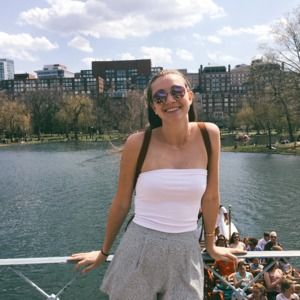 Meet your Posher, Caroline